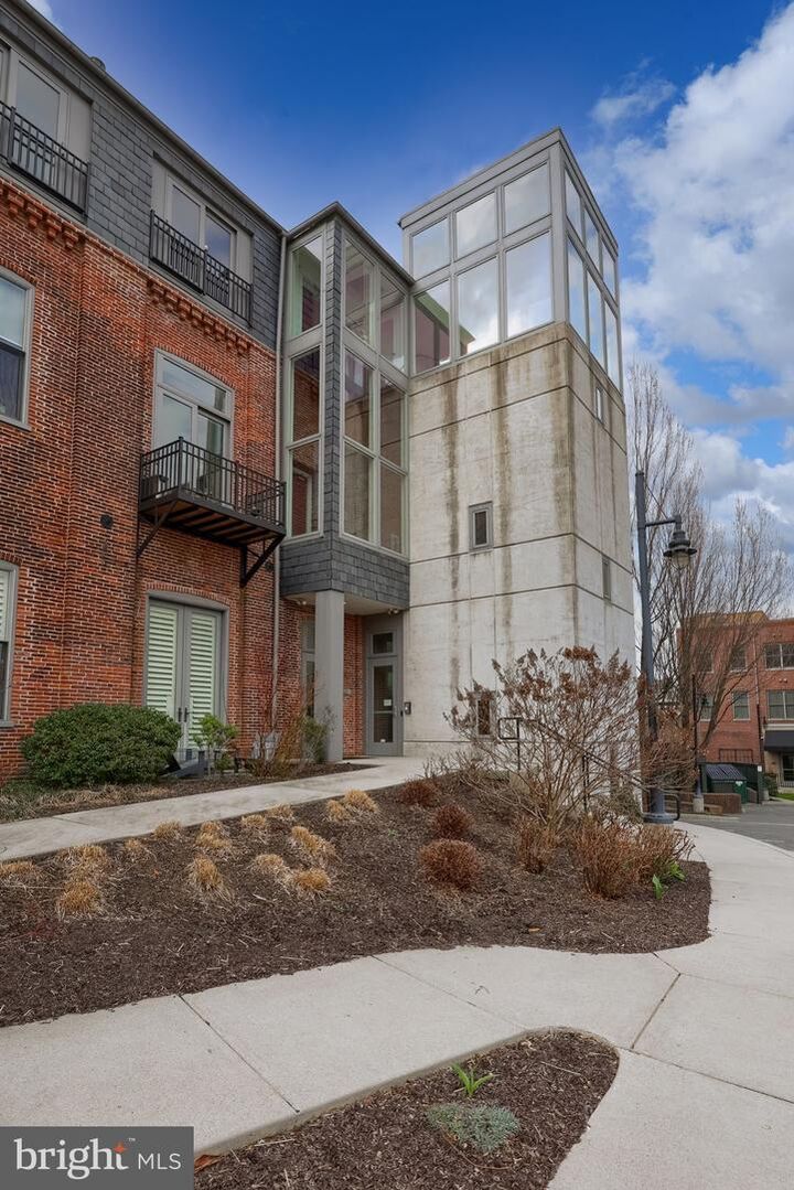 Property Photo:  336 N Christian Street E  PA 17602 