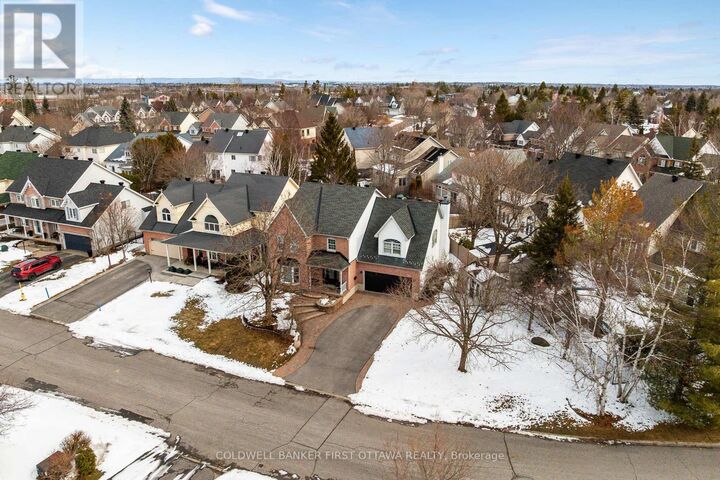 Property Photo:  32 Kyle Avenue  ON K2S 1G9 