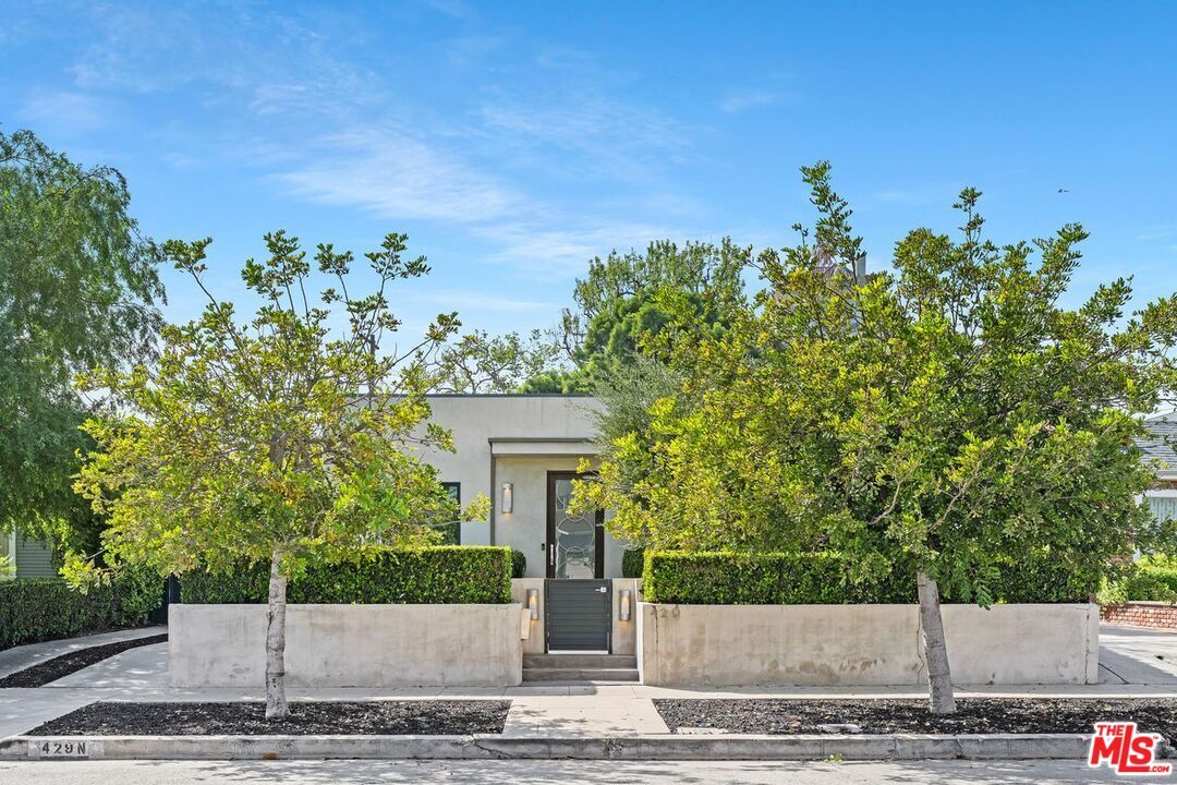 Property Photo:  429 N Lucerne Blvd  CA 90004 