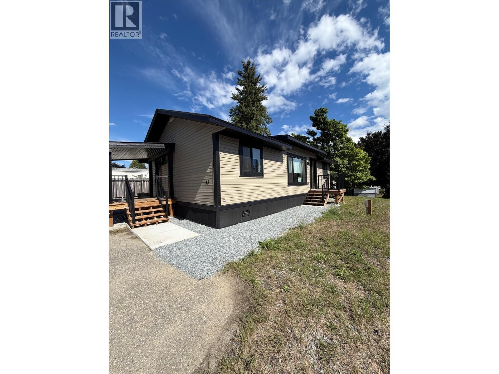 Photo de la propriété:  1361 30 Street Southeast 42  BC V1E 2N4 