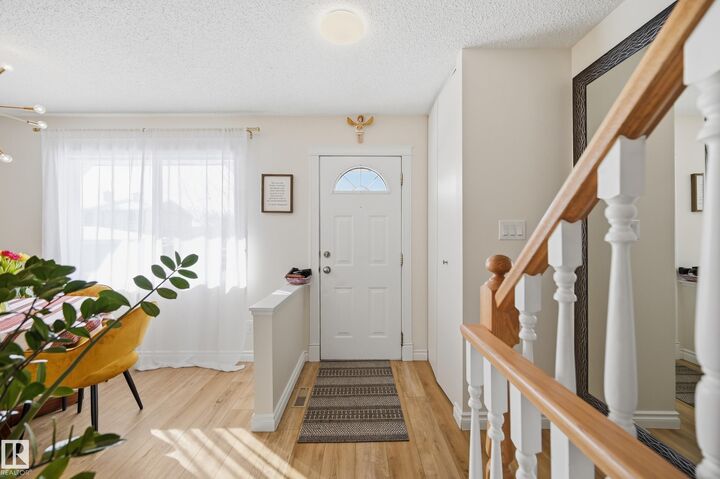 Property Photo:  165 Tudor Lane NW  AB T5S 1K9 