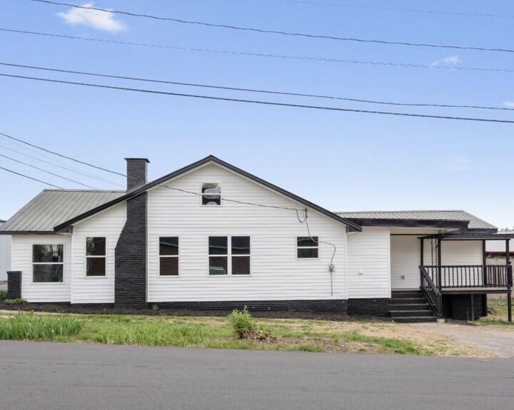 Property Photo: 553 4th Street SE TN 37311