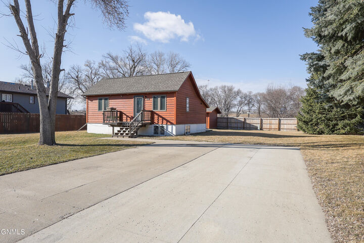 Property Photo:  1714 4th Street NE  ND 58554 