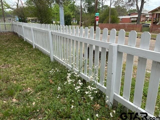 Property Photo:  330 W Kilpatrick  TX 75773 