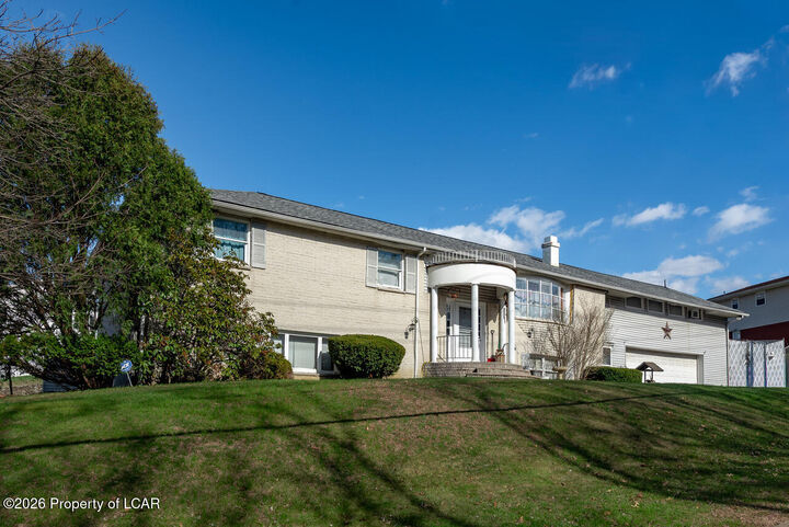 Property Photo: 7 Kings Road PA 18706