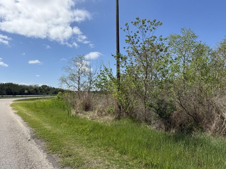 Property Photo:  01 W Bayshore Road  TX 77514 
