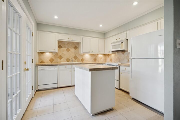 Property Photo: 11521 Village Place Drive 154 TX 77077