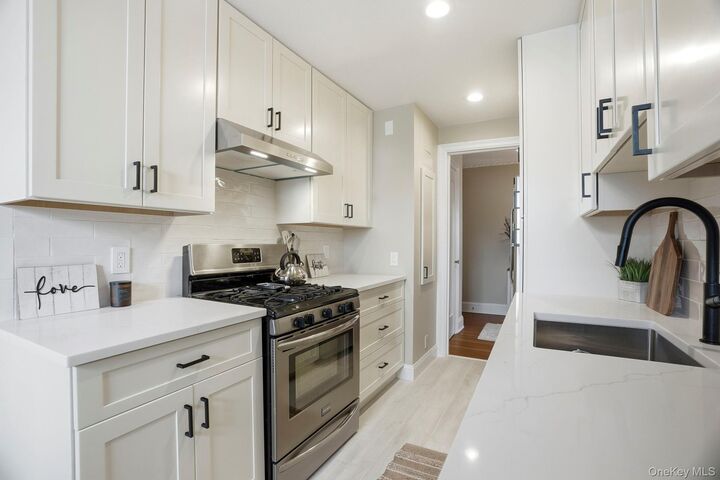 Property Photo:  651 N Terrace Avenue 6J  NY 10552 
