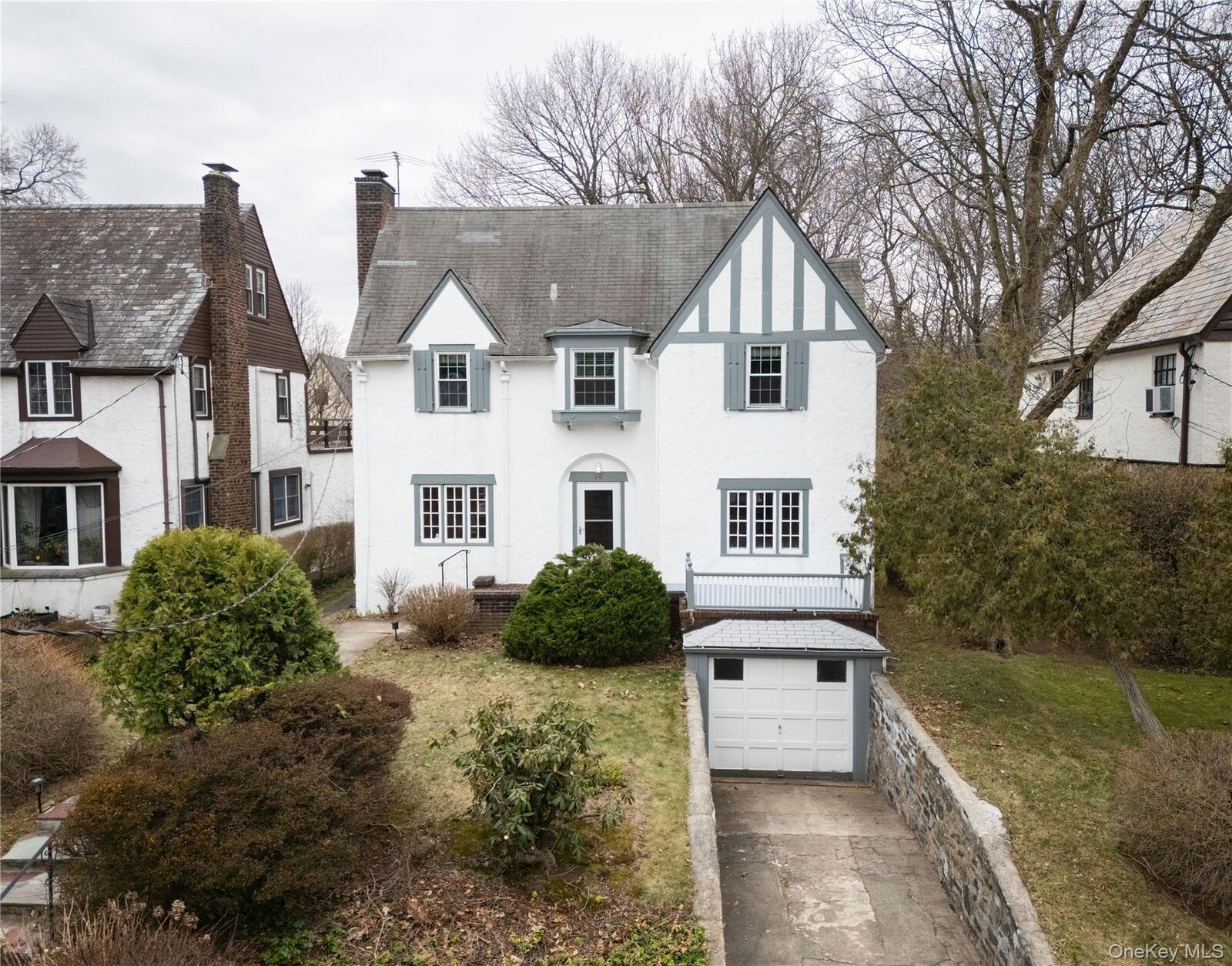 Property Photo:  60 Parkway E  NY 10552 