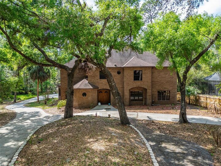 Property Photo:  902 River Rapids Avenue  FL 33511 