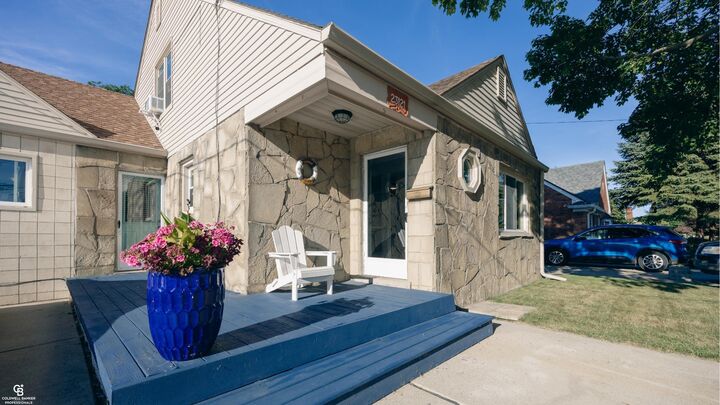 Property Photo:  23121 Liberty Street  MI 48080 