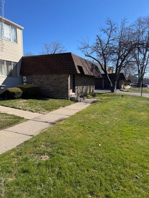 Property Photo:  7 Hampton Towne Street 7  MI 48075 3404 