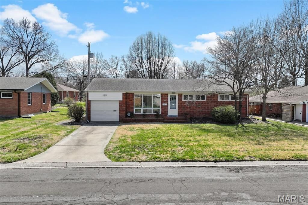 Property Photo: 628 Roanoke Drive IL 62025