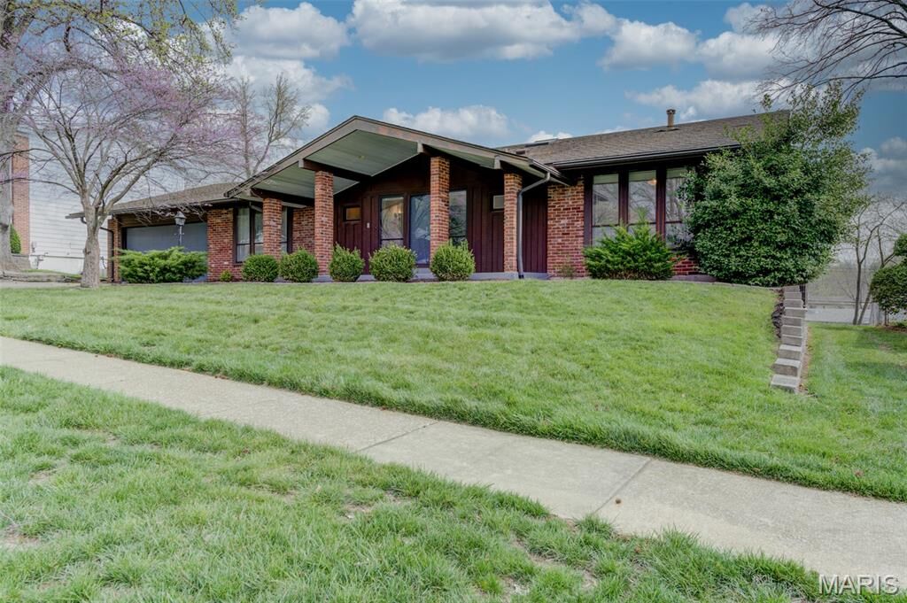Property Photo:  1946 Burlewood Drive  MO 63146 