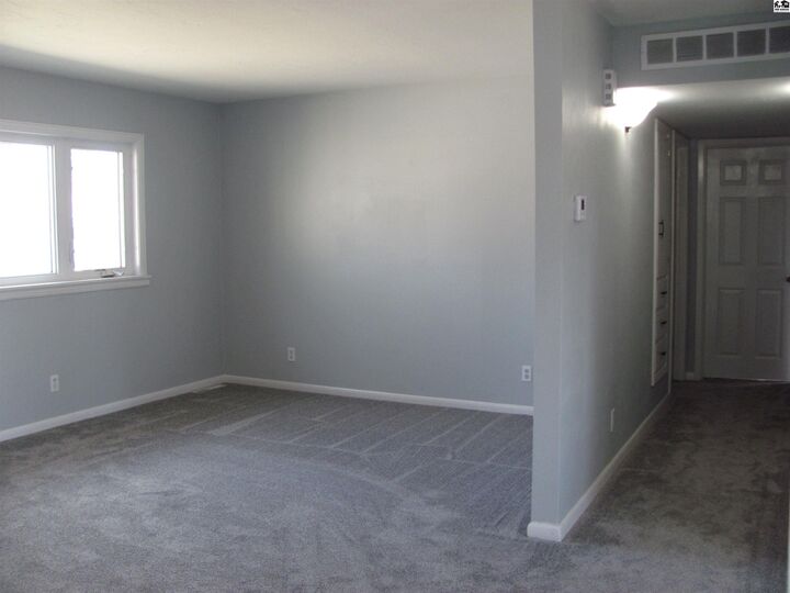 Property Photo:  1815 N Sidney St  KS 67068 