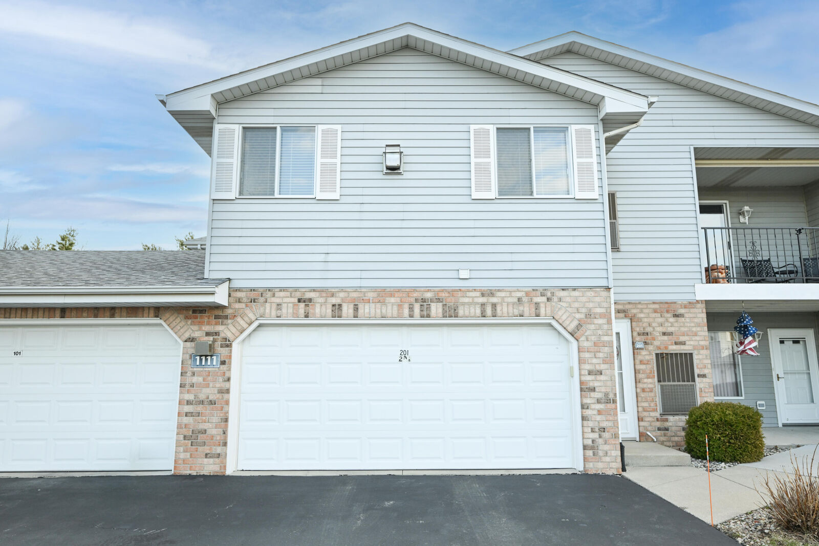 Property Photo: 1111 N Sunnyslope Dr 201 WI 53406
