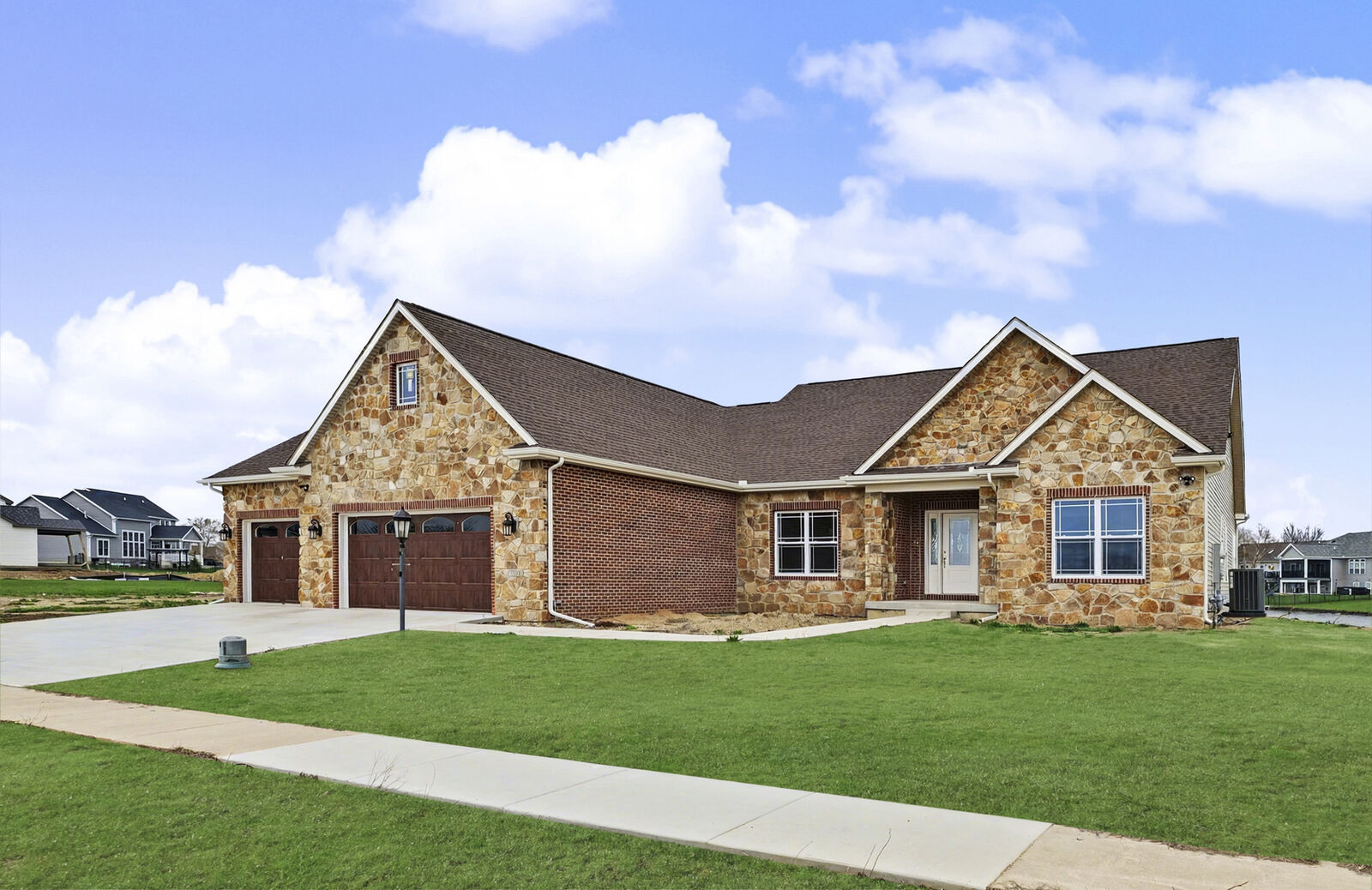 Property Photo:  3020 Beringer Circle  IL 61802 