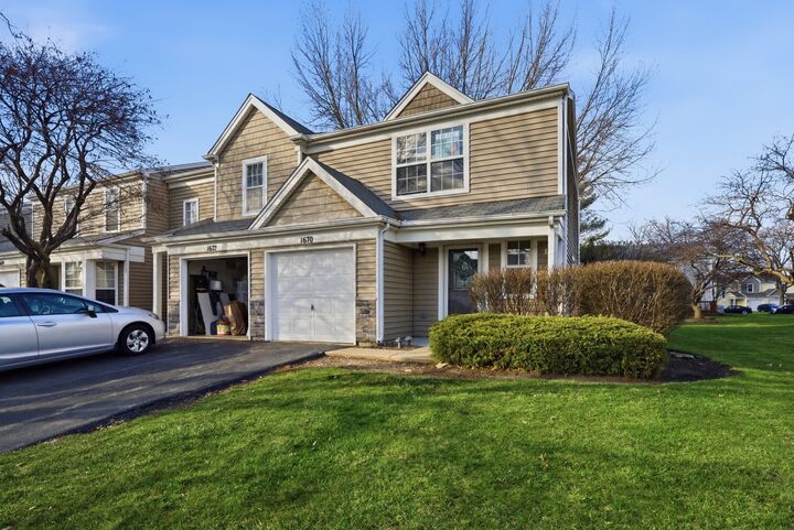 Property Photo:  1670 College Green Drive  IL 60123 