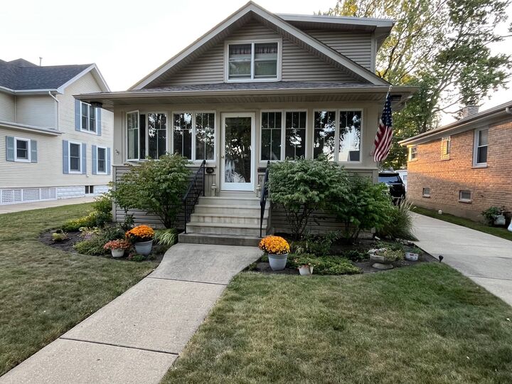 Property Photo: 416 N Rush Street IL 60143