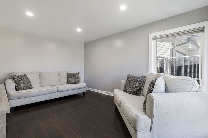 Property Photo:  701 W Lake Park Drive  IL 60101 