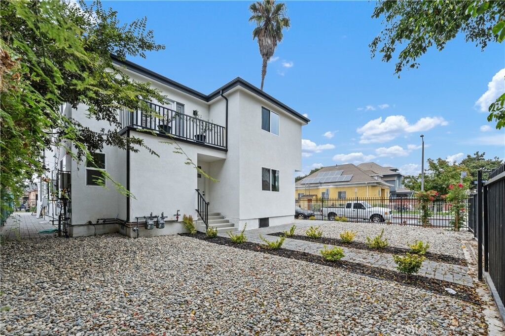 Property Photo:  759 E 25th  CA 90011 