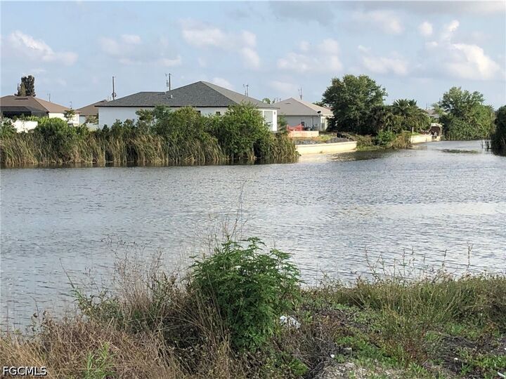 Property Photo:  27 SW 14th Avenue  FL 33991 