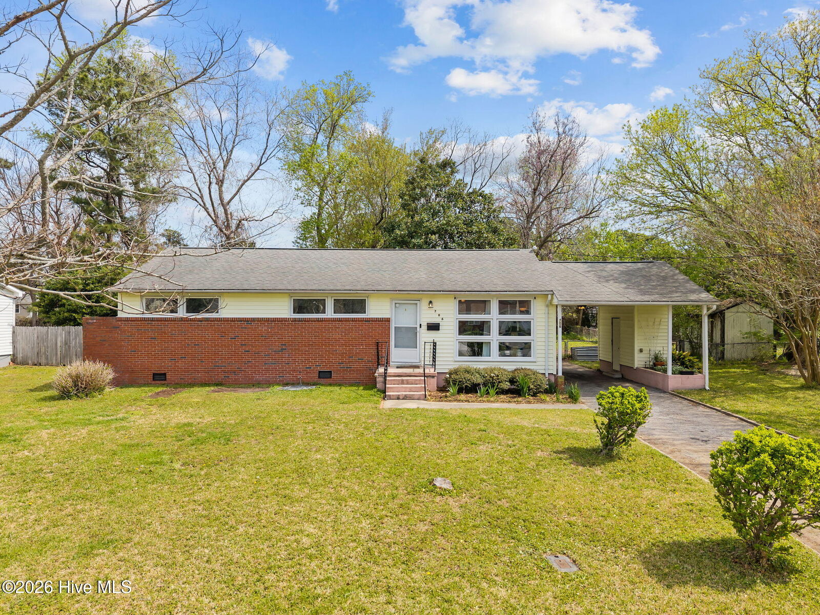 Property Photo: 706 Vernon Drive NC 28540