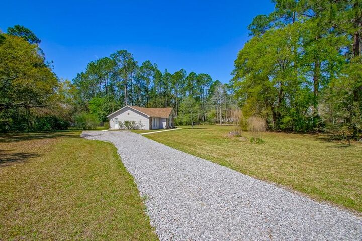 Property Photo: 304 Acacia Drive LA 70460