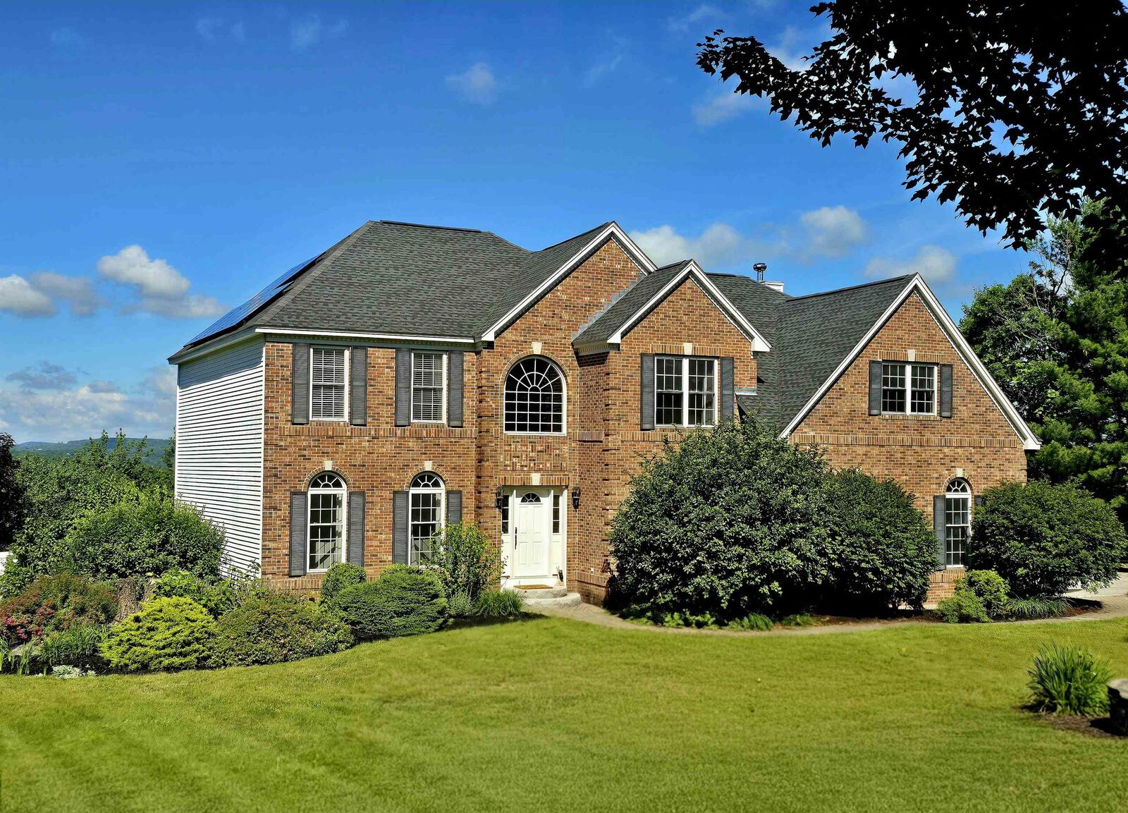 Property Photo:  115 Roosevelt Road  NH 03281 