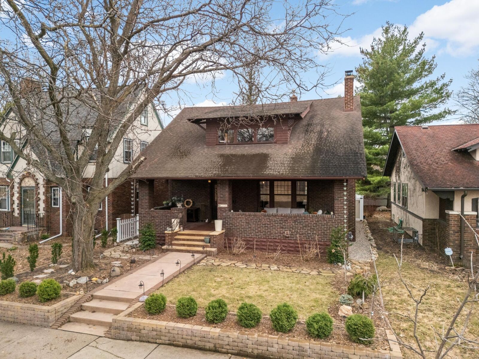 Property Photo:  2220 Seabury Avenue  MN 55406 