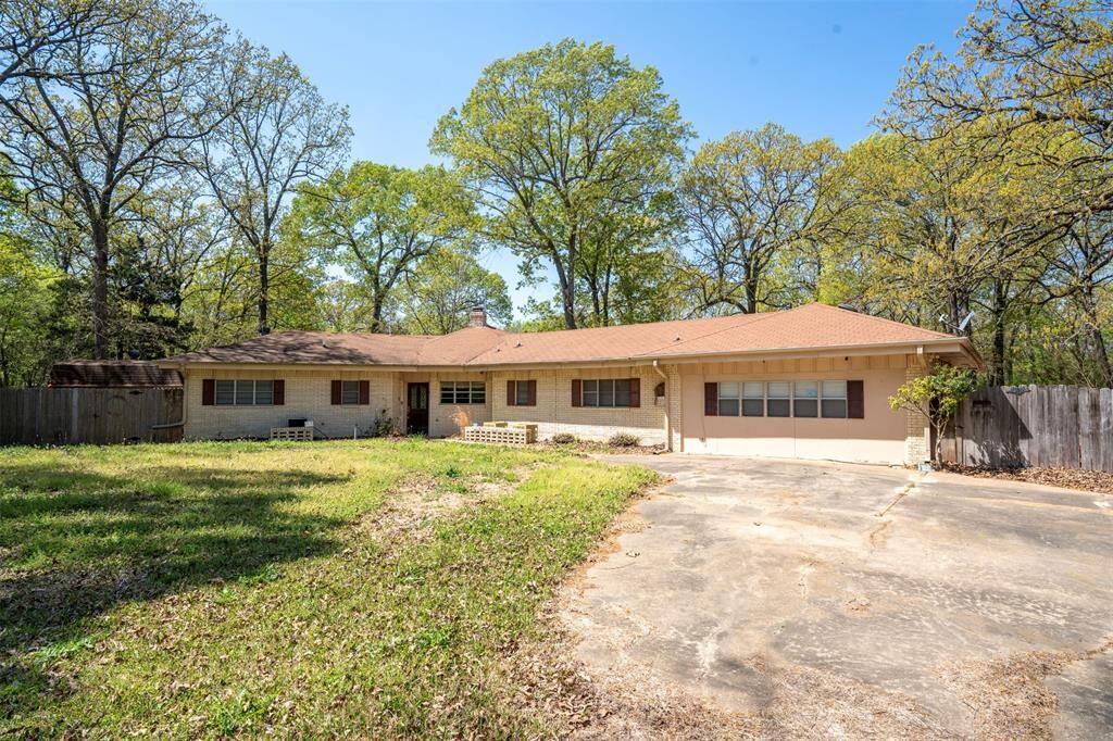 Property Photo:  375 County Road 45080  TX 75473 