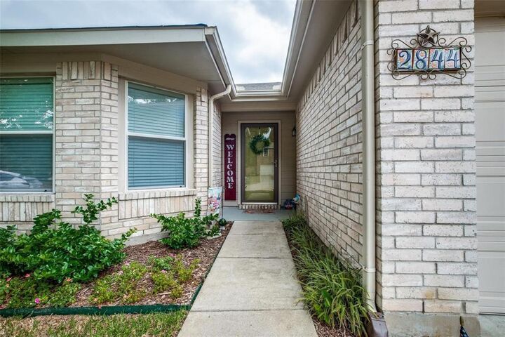 Property Photo: 2844 Bluffs Court TX 75071