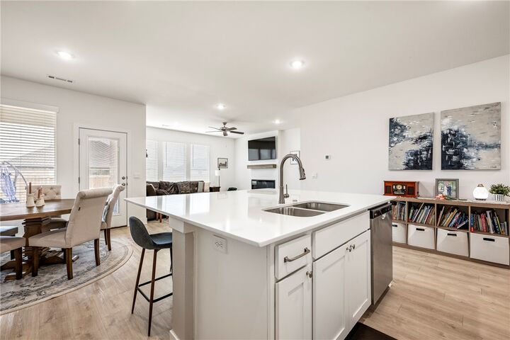 Property Photo:  2000 Hahn Street  AR 72751 