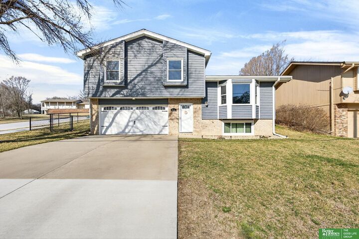 Property Photo:  826 Lincoln Avenue  NE 68048 