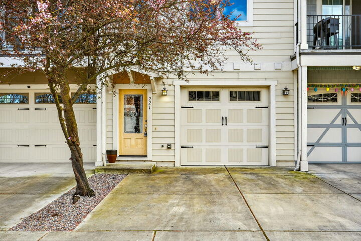 Property Photo:  221 Cherry Bark Lane  OR 97501 