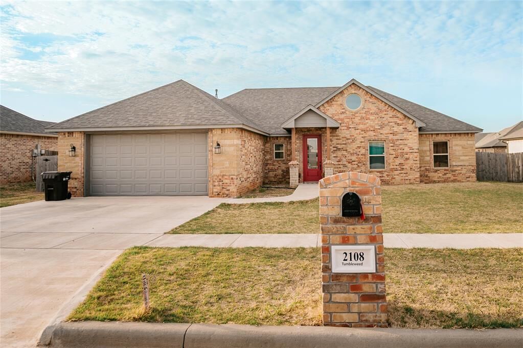 Property Photo: 2108 Tumbleweed Lane OK 73521