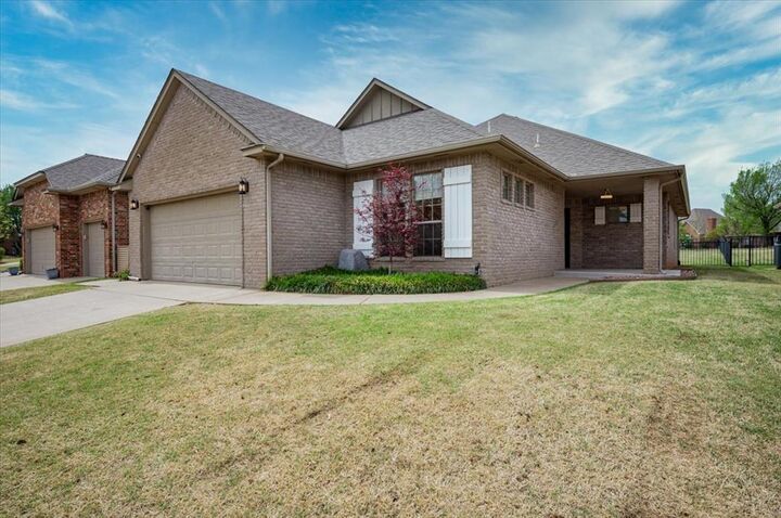 Property Photo:  15621 Traditions Drive  OK 73013 