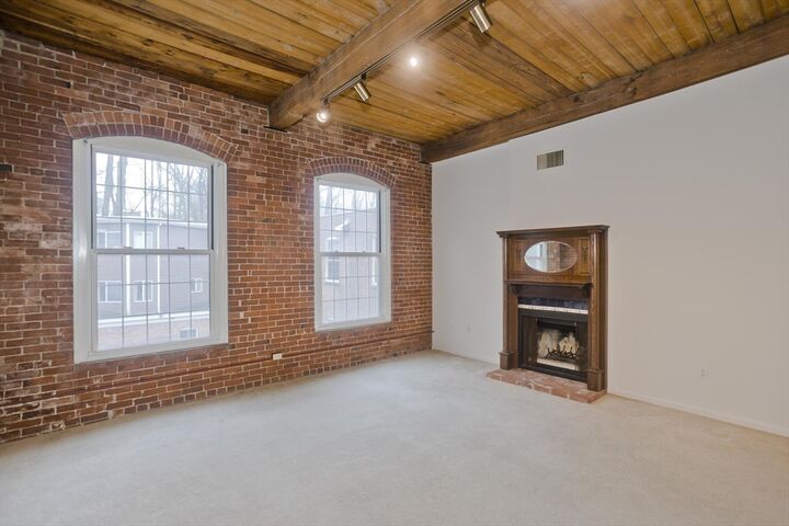 Property Photo: 124 College St 20 MA 01075