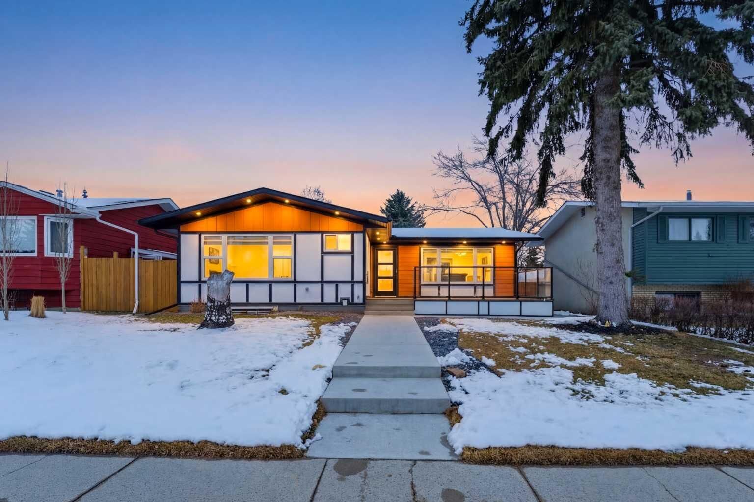 Property Photo:  10327 Wapiti Drive SE  AB T2J 1J3 