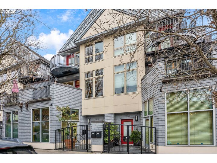 Property Photo:  2419 NW Thurman St  OR 97210 