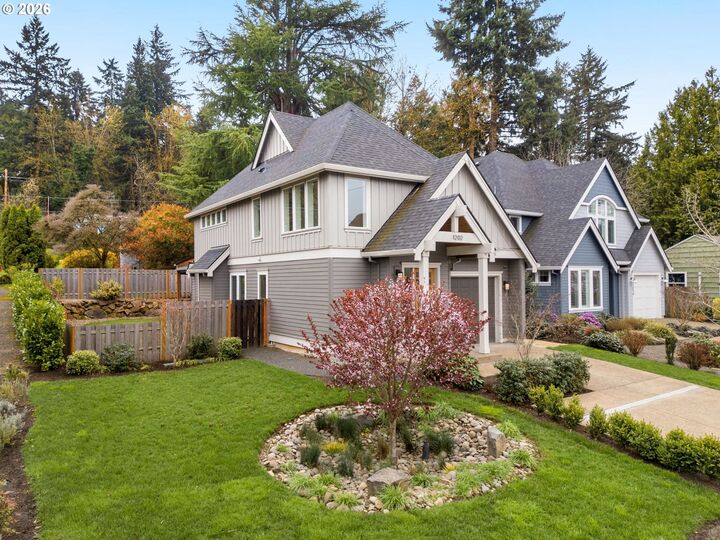 Property Photo:  1202 Spruce St  OR 97034 