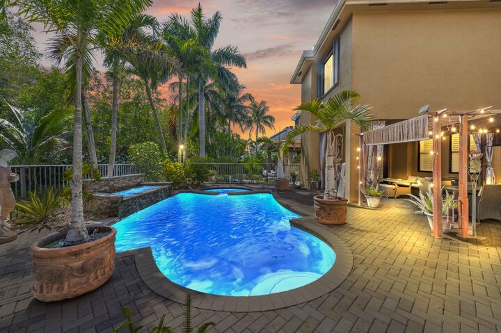 Property Photo: 10376 Trianon Place FL 33449