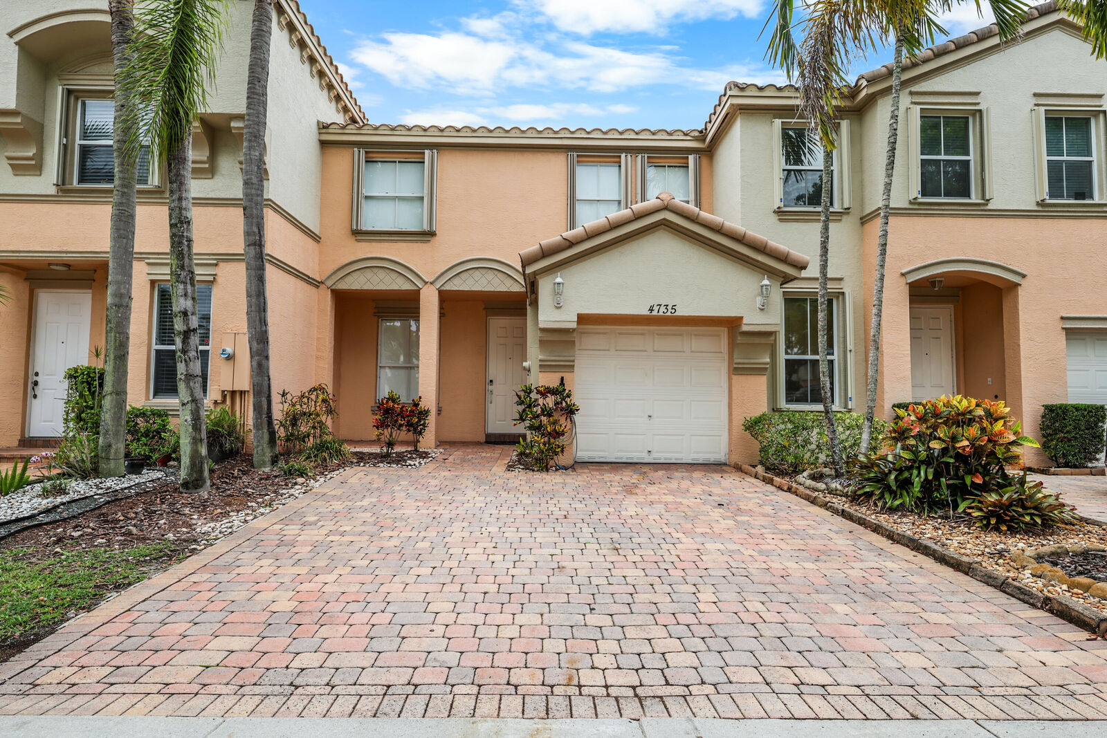 Property Photo: 4735 SW 164th Avenue FL 33027