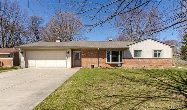Property Photo:  3118 Fernbarry Court  MI 48328 