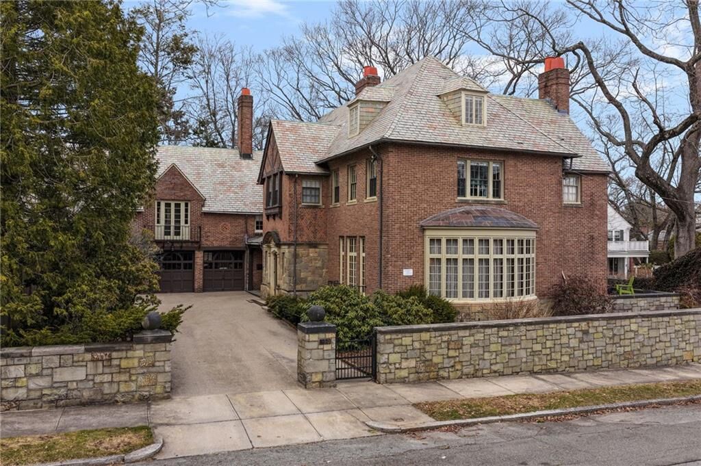 Property Photo:  330 Freeman Parkway  RI 02906 