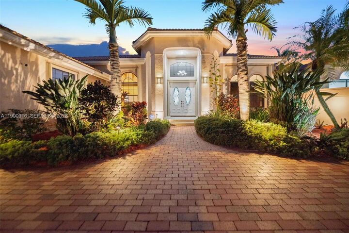 Property Photo:  392 Coconut Cir  FL 33326 