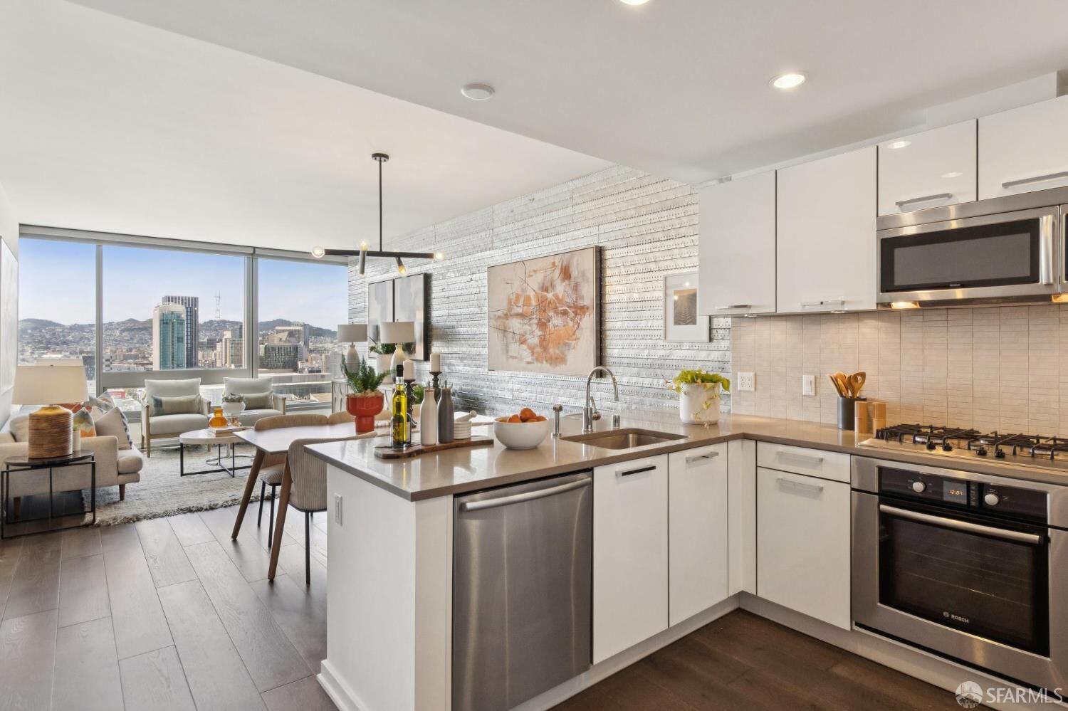 Property Photo:  1 Hawthorne Street 23D  CA 94105 