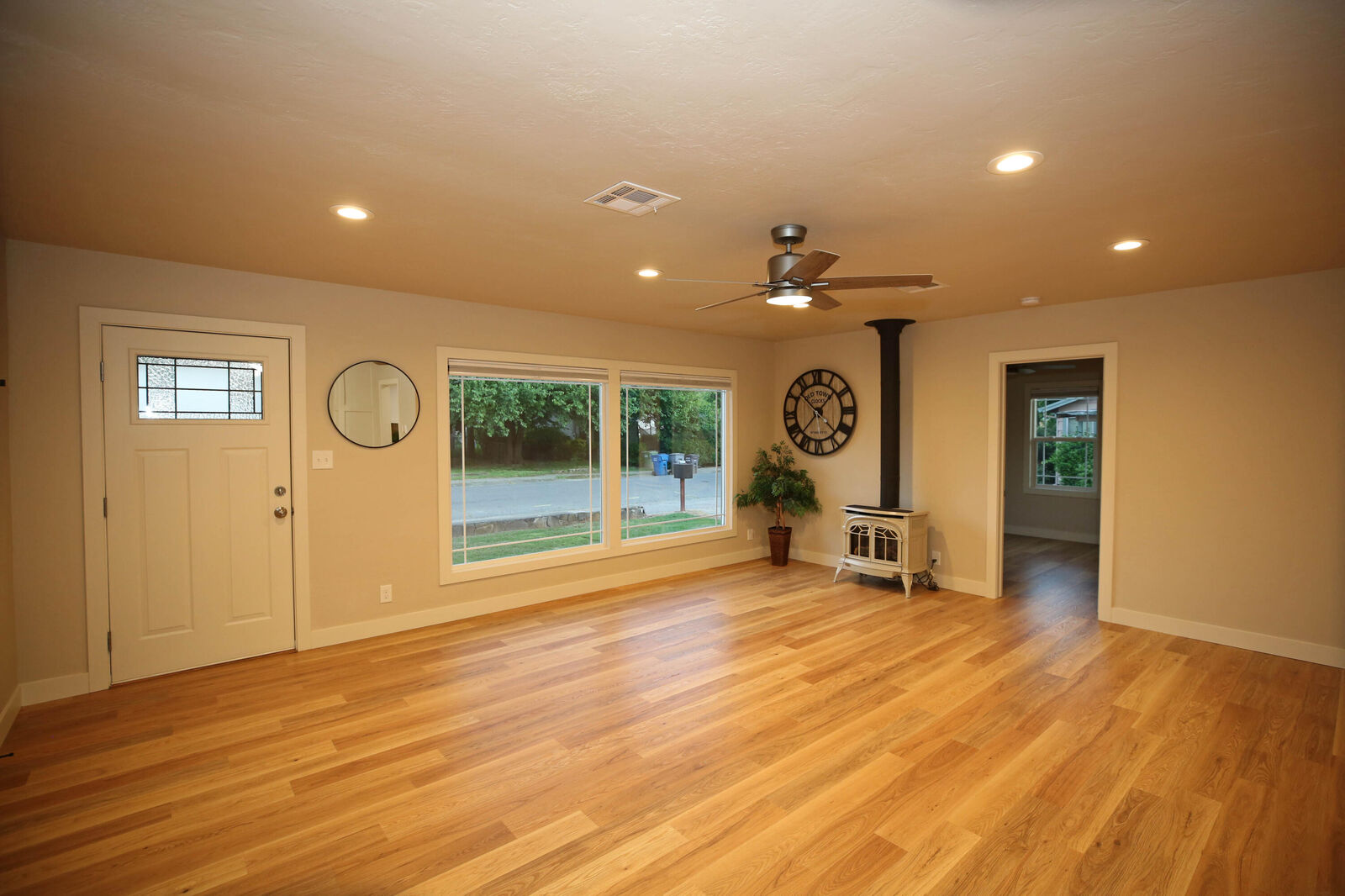 Property Photo: 2910 Anita Street CA 96001