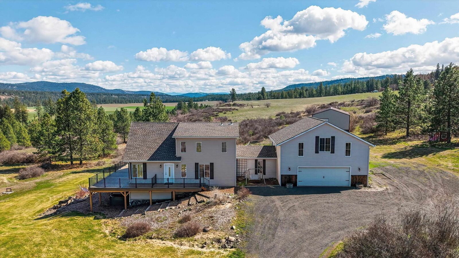 Property Photo:  17619 N South Bank Rd  WA 99026 