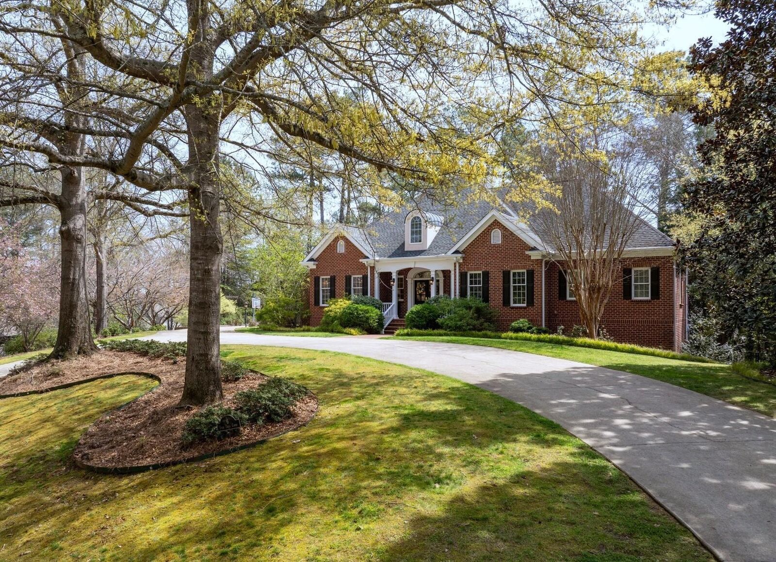 Property Photo: 6 Twin Oaks Ct SC 29306
